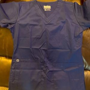 Never worn wonder wink scrub top